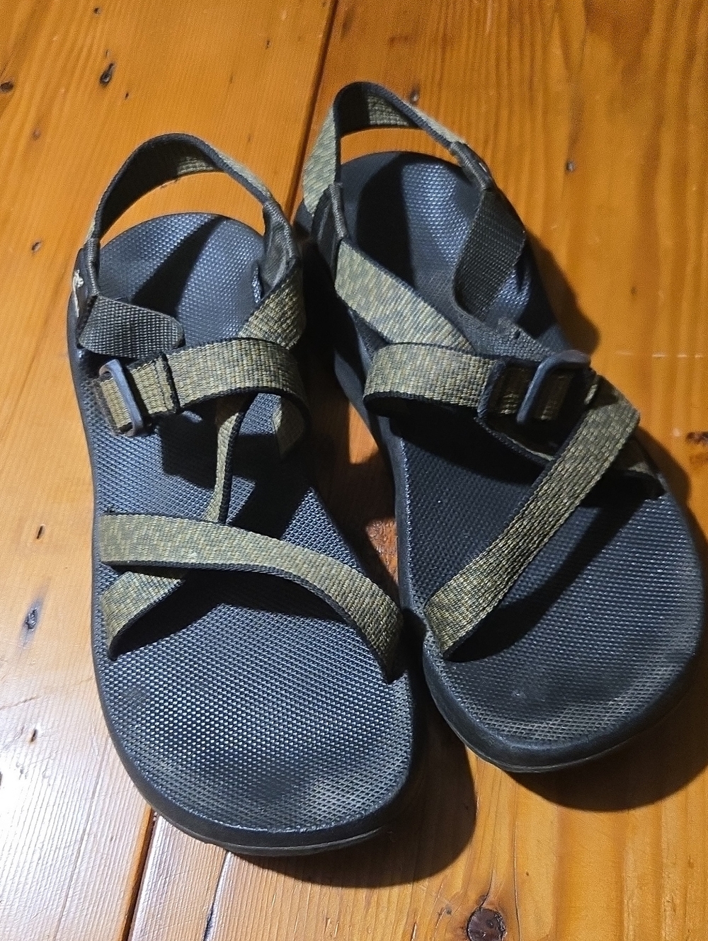 Chacos Women Sz 9 Outdoor Strapped Sandals in Olive Green